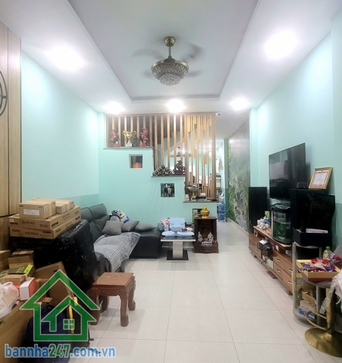 CHỈ 6,85 TỶ (BL) – NHÀ ĐẸP HẺM 4M – NGAY BỆNH VIỆN TÂN PHÚ – SÁT ĐẠI HỌC VĂN HIẾN. DT: 64m² - 4PN, 4WC. DT: (3,8 x 17)m – Kết cấu BTCT 3 tầng (trệt + Lầu + ST) – gồm 4PN, 4WC, phòng khách, bếp. Ngay Bệnh viện Tân Phú, sát Trường Đại học Văn Hiến. Chỉ vài 