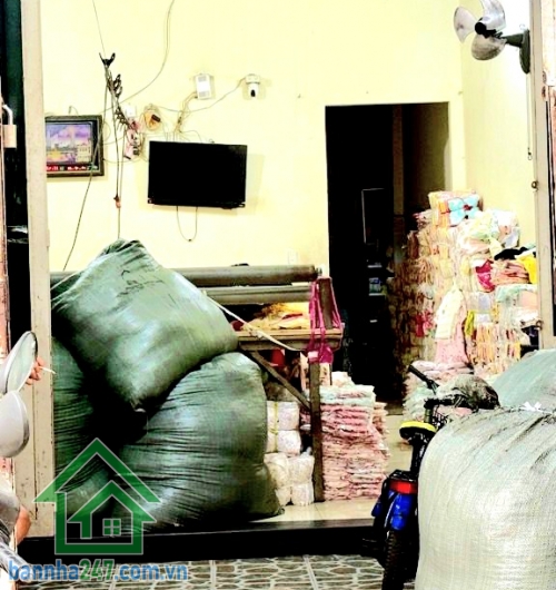 CHỈ 4,95 TỶ – NHÀ HẺM 6M THÔNG – PHAN ĐĂNG GIẢN – ĐƯỜNG SỐ 3 - 64m² (4 x 16m) - 2PN – 2WC * Diện tích: 64m² (4 x 16m) * Kết cấu: 2 tầng, 2PN – 2WC