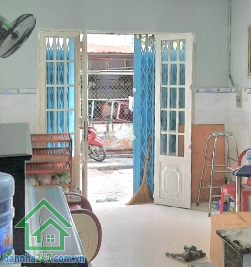 CHỈ 3,95 TỶ - NHÀ ĐẸP – HẺM XE HƠI – DT: 28m² (3x9) – 3 tầng BTCT - 3PN – 2WC DT: 28m² (3x9) – 3 tầng BTCT kiên cố.  Công năng: 3PN – 2WC, đầy đủ tiện nghi.