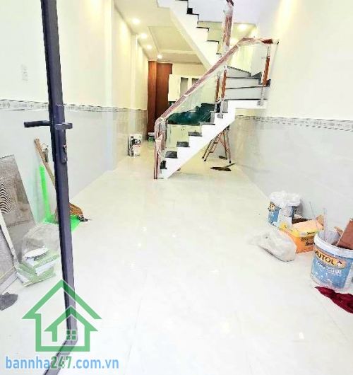CHỈ 3,75 TỶ – NHÀ MỚI Ở NGAY – HẺM XE HƠI – BÌNH HƯNG HÒA, BÌNH TÂN - 2 PN - 2 WC Diện tích: 30m² (3 x 10m) Diện tích sử dụng: 57,6m² Kết cấu: 1 trệt + 1 lầu