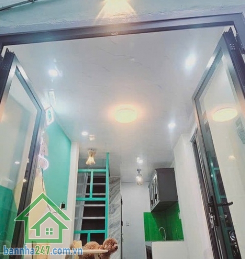 CHỈ 2,4 TỶ - BÁN NHÀ HẺM LÊ THỊ BẠCH CÁT – QUẬN 11 – SỔ HỒNG RIÊNG Diện tích: 2.4m x 5.6m Kết cấu: 1 trệt, 2 lầu, hoàn công đầy đủ. Hẻm 3m sạch sẽ, cách chỉ 6m ra hẻm xe hơi.