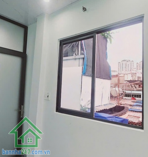CHỈ 2,4 TỶ - BÁN NHÀ HẺM LÊ THỊ BẠCH CÁT – QUẬN 11 – SỔ HỒNG RIÊNG Diện tích: 2.4m x 5.6m Kết cấu: 1 trệt, 2 lầu, hoàn công đầy đủ. Hẻm 3m sạch sẽ, cách chỉ 6m ra hẻm xe hơi.