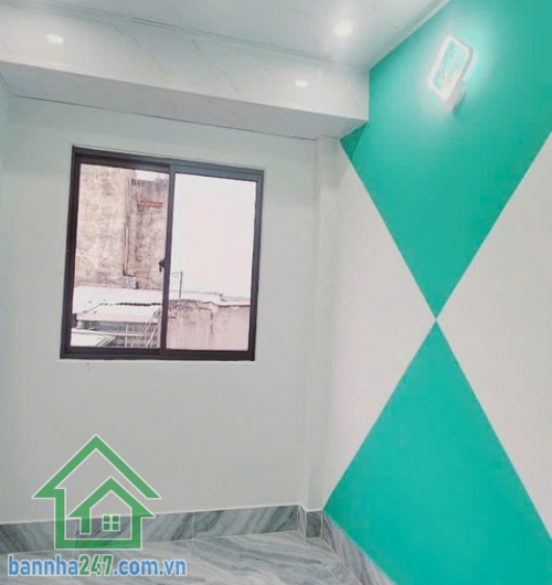 CHỈ 2,4 TỶ - BÁN NHÀ HẺM LÊ THỊ BẠCH CÁT – QUẬN 11 – SỔ HỒNG RIÊNG Diện tích: 2.4m x 5.6m Kết cấu: 1 trệt, 2 lầu, hoàn công đầy đủ. Hẻm 3m sạch sẽ, cách chỉ 6m ra hẻm xe hơi.