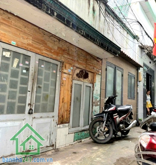CHỈ 3,04 TỶ – DT: 40M² – 2 TẦNG - VỪA Ở VỪA CHO THUÊ – HẺM BA GÁC – 1 CĂN Ở + 1 CĂN CHO THUÊ Nhà công nhận đủ 40m² đất ở, thiết kế thông minh: 1 căn để ở + 1 căn cho thuê