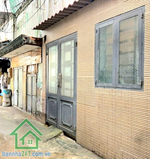 CHỈ 3,04 TỶ – DT: 40M² – 2 TẦNG - VỪA Ở VỪA CHO THUÊ – HẺM BA GÁC – 1 CĂN Ở + 1 CĂN CHO THUÊ Nhà công nhận đủ 40m² đất ở, thiết kế thông minh: 1 căn để ở + 1 căn cho thuê