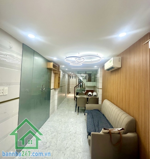 CHỈ 3,95 TỶ – NHÀ MỚI ĐẸP – TRUNG TÂM QUẬN 11 – HỒNG BÀNG – 3/2 DT: 39m² (3x13m) – 1 trệt 1 lầu, 2PN – 2WC Hẻm 3m trước nhà, 20m ra hẻm xe hơi thông, có sân để xe rộng.