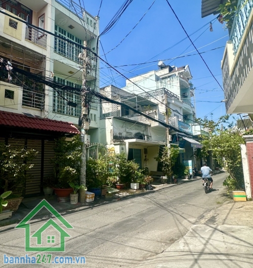 CHỈ 3,95 TỶ – NHÀ MỚI ĐẸP – TRUNG TÂM QUẬN 11 – HỒNG BÀNG – 3/2 DT: 39m² (3x13m) – 1 trệt 1 lầu, 2PN – 2WC Hẻm 3m trước nhà, 20m ra hẻm xe hơi thông, có sân để xe rộng.