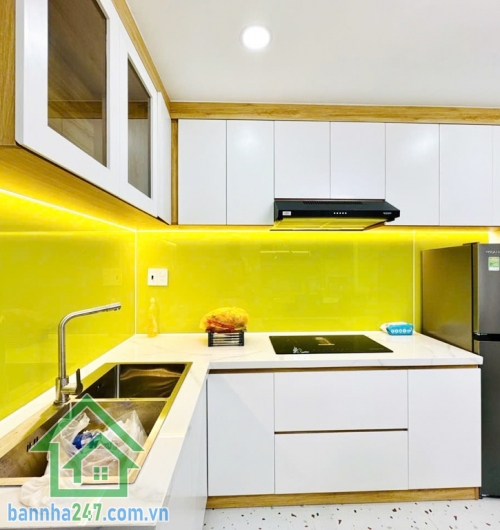 NHÀ 3 TẦNG MỚI ĐẸP – SÁT MẶT TIỀN HOÀNG VĂN THỤ – TÂN BÌNH DT: 27m², kết cấu 1 trệt 2 lầu, 3PN – 3WC. Hẻm ba gác, cách mặt tiền chỉ 20m, xe hơi tới gần nhà.