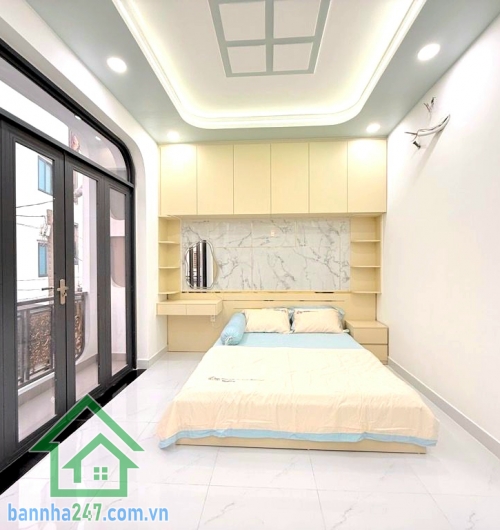 CHỈ 6,2 TỶ - HẺM Ô TÔ ĐỖ CỬA – TRẦN THỊ NĂM – QUẬN 12 Kế bên Bệnh viện Quận 12, thông Dương Thị Mười, đi Gò Vấp chỉ 10 phút. Nhà xây mới, kết cấu trệt + 2 lầu +  sân thượng, gồm 5 phòng ngủ – 3 WC, phòng khách, bếp, phòng giặt, ban công và sân thượng rộn