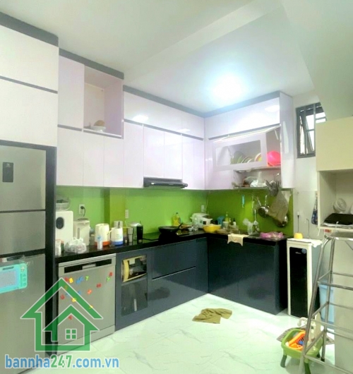 CHỈ 4,5 TỶ (TL) – NHÀ 1 LẦU – LẠC LONG QUÂN – GẦN CHỢ TÂN BÌNH - DT: 36M² (4,5 x 8,5)m - 2 PN - 2 WC Diện tích: 4,5 x 8,5m – nhà vuông vức Kết cấu: 1 trệt + lầu