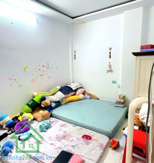 CHỈ 4,5 TỶ (TL) – NHÀ 1 LẦU – LẠC LONG QUÂN – GẦN CHỢ TÂN BÌNH - DT: 36M² (4,5 x 8,5)m - 2 PN - 2 WC Diện tích: 4,5 x 8,5m – nhà vuông vức Kết cấu: 1 trệt + lầu