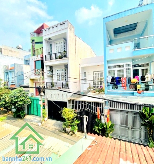 CHỈ 9,45 TỶ – HẺM XE TẢI – XE HƠI ĐẬU TRONG NHÀ – KHU AEON TÂN PHÚ - 5PN – 5WC * Diện tích: 70m² (4 x 17,5m) – vuông A4 * Kết cấu: 4 tầng BTCT *  1 trệt, 2 lầu, sân thượng trước & sau -  5 PN – 5 WC, thiết kế lệch tầng, ban công thoáng