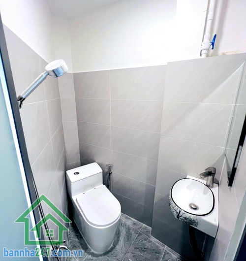 CHỈ 4,65 TỶ – GÓC 2 MTKD XE TẢI – TÂN BÌNH – GIÁP KHU BÀU CÁT – NHÀ MỚI Ở NGAY – DT 29/48M² – 2 TẦNG - 2PN - 2WC. Vị trí trung tâm: Ngay Bảy Hiền – giáp khu Bàu Cát - Đồng Đen.