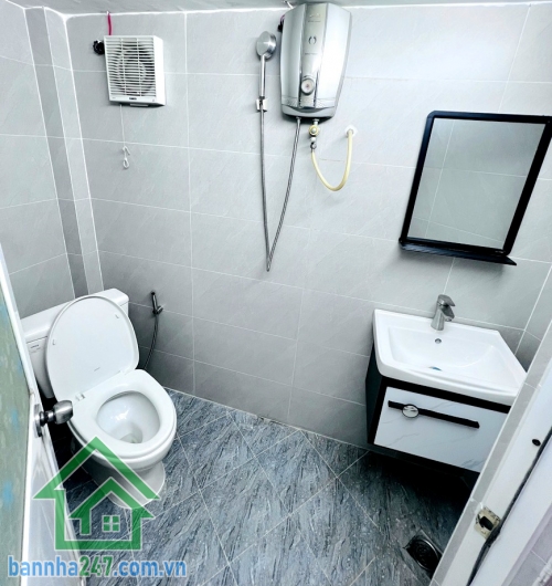 CHỈ 4,65 TỶ – GÓC 2 MTKD XE TẢI – TÂN BÌNH – GIÁP KHU BÀU CÁT – NHÀ MỚI Ở NGAY – DT 29/48M² – 2 TẦNG - 2PN - 2WC. Vị trí trung tâm: Ngay Bảy Hiền – giáp khu Bàu Cát - Đồng Đen.