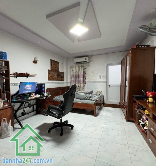 MTKD ĐƯỜNG NHỰA 16M – NGÃ TƯ BỐN XÃ – VỊ TRÍ VÀNG TÂN PHÚ DT: 73m² (4 x 18m) Nhà 1 trệt 1 lầu, 2PN, vào ở ngay, có sân phơi – sân để ô tô Đường rộng 16m, vỉa hè rộng rãi.