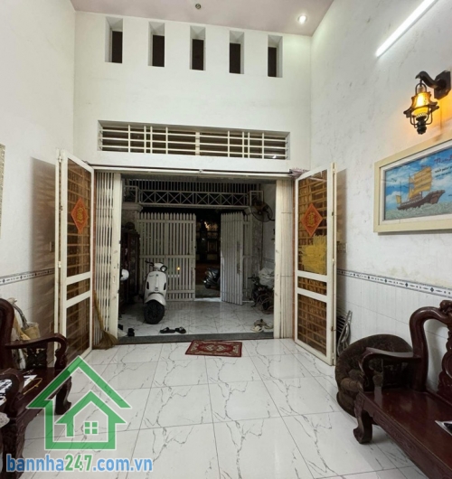 MTKD ĐƯỜNG NHỰA 16M – NGÃ TƯ BỐN XÃ – VỊ TRÍ VÀNG TÂN PHÚ DT: 73m² (4 x 18m) Nhà 1 trệt 1 lầu, 2PN, vào ở ngay, có sân phơi – sân để ô tô Đường rộng 16m, vỉa hè rộng rãi.