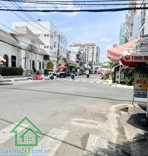 SỞ HỮU NGAY MẶT TIỀN KINH DOANH SẦM UẤT NHẤT TÂN PHÚ * DT: 69m² (4x17,4)m – vuông vức đẹp. * Nhà cấp 4, thích hợp xây mới theo nhu cầu. * Nằm ngay trục chính đường nhựa 13m, lề 3m. 