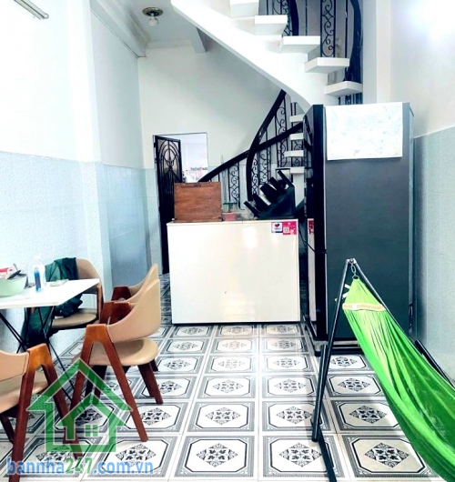 CHỈ 9 TỶ – HXH ÚT TỊCH TÂN BÌNH – 5 TẦNG BTCT - GẦN GA T3 – 6PN 6WC – CÓ DÒNG TIỀN Diện tích: 40m² – nở hậu, sổ vuông Kết cấu: 1 trệt + 3 lầu + sân thượng, đúc BTCT kiên cố. Công năng: 6 phòng ngủ – 6 WC, phòng khách, bếp, ban công