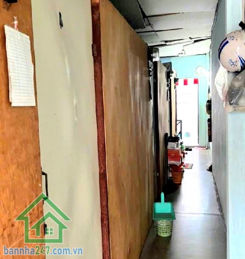 CHỈ 7,1 TỶ – HẺM XE HƠI – SÁT ĐẦM SEN - 6 PN – ĐANG CÓ DÒNG TIỀN 10TR/THÁNG Thông tin chi tiết:• Diện tích: 48m²• Kết cấu: Trệt + Lầu• Công năng: 6PN – 2WC