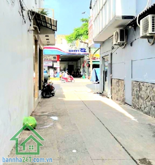 CHỈ 7,1 TỶ – HẺM XE HƠI – SÁT ĐẦM SEN - 6 PN – ĐANG CÓ DÒNG TIỀN 10TR/THÁNG Thông tin chi tiết:• Diện tích: 48m²• Kết cấu: Trệt + Lầu• Công năng: 6PN – 2WC