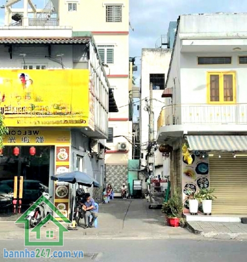 CHỈ 7,1 TỶ – HẺM XE HƠI – SÁT ĐẦM SEN - 6 PN – ĐANG CÓ DÒNG TIỀN 10TR/THÁNG Thông tin chi tiết:• Diện tích: 48m²• Kết cấu: Trệt + Lầu• Công năng: 6PN – 2WC