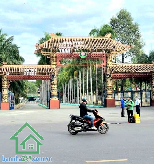 CHỈ 7,1 TỶ – HẺM XE HƠI – SÁT ĐẦM SEN - 6 PN – ĐANG CÓ DÒNG TIỀN 10TR/THÁNG Thông tin chi tiết:• Diện tích: 48m²• Kết cấu: Trệt + Lầu• Công năng: 6PN – 2WC