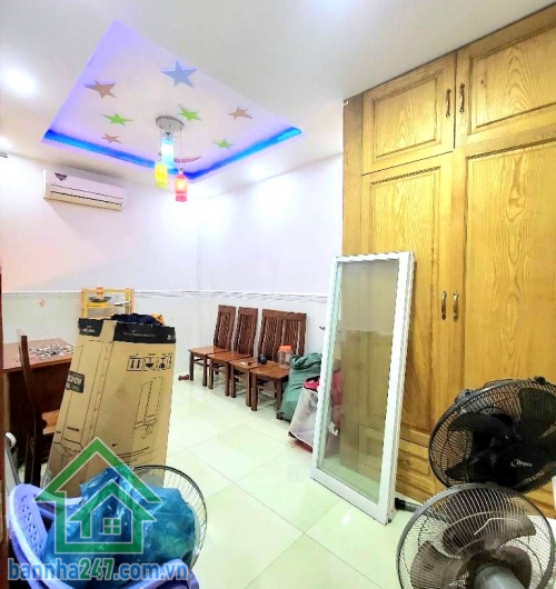CHỈ 5,8 TỶ – SIÊU PHẨM 4 TẦNG – HẺM 7M – GẦN AEON MALL - DT: 42m² (4x11)m – 4PN – 4WC – BTCT kiên cố Nhà 4 tầng BTCT, xây kiên cố – 4PN, 4WC, ban công thoáng.