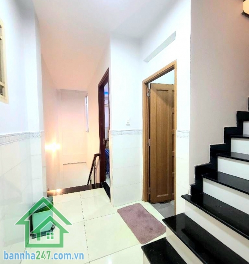 CHỈ 5,8 TỶ – SIÊU PHẨM 4 TẦNG – HẺM 7M – GẦN AEON MALL - DT: 42m² (4x11)m – 4PN – 4WC – BTCT kiên cố Nhà 4 tầng BTCT, xây kiên cố – 4PN, 4WC, ban công thoáng.