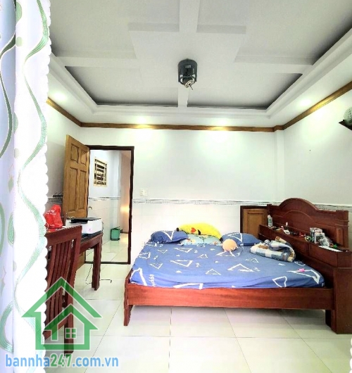 CHỈ 5,8 TỶ – SIÊU PHẨM 4 TẦNG – HẺM 7M – GẦN AEON MALL - DT: 42m² (4x11)m – 4PN – 4WC – BTCT kiên cố Nhà 4 tầng BTCT, xây kiên cố – 4PN, 4WC, ban công thoáng.
