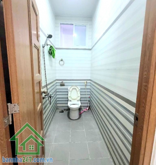 CHỈ 5,8 TỶ – SIÊU PHẨM 4 TẦNG – HẺM 7M – GẦN AEON MALL - DT: 42m² (4x11)m – 4PN – 4WC – BTCT kiên cố Nhà 4 tầng BTCT, xây kiên cố – 4PN, 4WC, ban công thoáng.