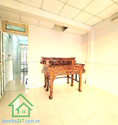 CHỈ 5,8 TỶ – SIÊU PHẨM 4 TẦNG – HẺM 7M – GẦN AEON MALL - DT: 42m² (4x11)m – 4PN – 4WC – BTCT kiên cố Nhà 4 tầng BTCT, xây kiên cố – 4PN, 4WC, ban công thoáng.