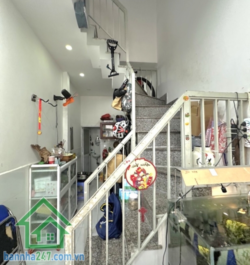 HẺM Ô TÔ – NGAY AEON MALL – NHÀ 2 TẦNG – CHỈ 2.7 TỶ DTSD: 31.5m² (1 trệt 1 lầu – 2PN, 2WC, PK, bếp) Hẻm ô tô rộng, dân trí cao, gần Aeon Mall, Celadon City, chợ Tân Hương.