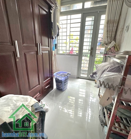 HẺM Ô TÔ – NGAY AEON MALL – NHÀ 2 TẦNG – CHỈ 2.7 TỶ DTSD: 31.5m² (1 trệt 1 lầu – 2PN, 2WC, PK, bếp) Hẻm ô tô rộng, dân trí cao, gần Aeon Mall, Celadon City, chợ Tân Hương.