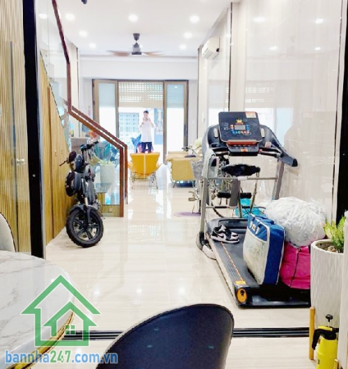 CHỈ 18,3 TỶ – NHÀ MỚI MẶT TIỀN ĐƯỜNG TRUNG TÂM QUẬN 11 – 4 TẦNG – 4PN, 5WC  Diện tích: 57m² (3.65 x 13m), sổ vuông vức. Kết cấu: 1 trệt, 3 lầu, gồm 4PN, 5WC