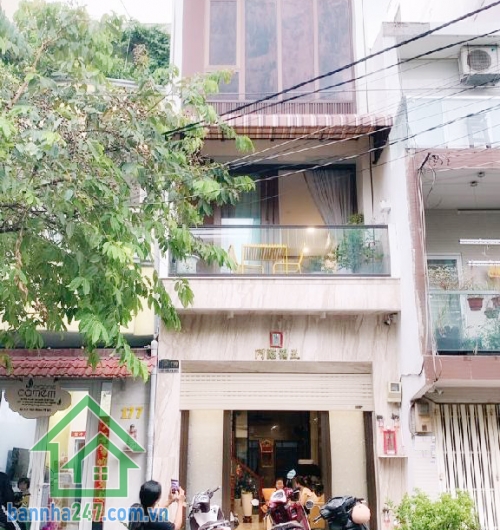 CHỈ 18,3 TỶ – NHÀ MỚI MẶT TIỀN ĐƯỜNG TRUNG TÂM QUẬN 11 – 4 TẦNG – 4PN, 5WC  Diện tích: 57m² (3.65 x 13m), sổ vuông vức. Kết cấu: 1 trệt, 3 lầu, gồm 4PN, 5WC