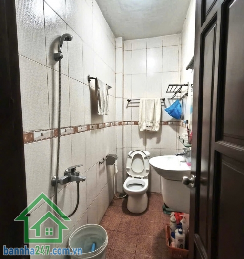 NHÀ MẶT TIỀN BÌNH TÂN – ĐƯỜNG 16M – 4 TẦNG BTCT – 4PN – 5WC – CHỈ 7,1 TỶ  DT: 3.9 x 15m – nở hậu nhẹ, phong thuỷ tốt.  Kết cấu 4 tầng BTCT chắc chắn – 4PN (WC trong phòng)
