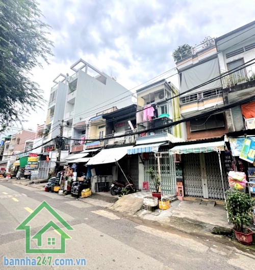 CHỈ 7 TỶ – MTKD LÒ SIÊU – HÀNG HIẾM KHÓ TÌM - KINH DOANH SẦM UẤT – TRUNG TÂM QUẬN 11 Thông tin chi tiết: • Diện tích: 30m² • Kết cấu: 1 trệt – 1 lửng – 1 lầu