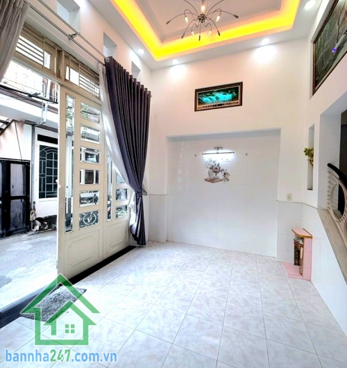 CHỈ 6,5 TỶ (TL) -NHÀ 3 TẦNG BTCT – HẺM Ô TÔ – CÁCH MT PHAN HUY ÍCH 30M - DT: 50M² - 3PN - 4WC Diện tích: 50m² (5 x 10m) – đất vuông vức, đẹp. 1 trệt + 1 lửng + 1 lầu + sân thượng. 3 PN - 4 WC