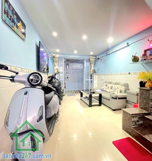 CHỈ 3,9 TỶ – HIẾM! NHÀ ĐẸP LẠC LONG QUÂN P10 – 36m² – NỞ HẬU TÀI LỘC - 3PN, 2WC Kết cấu: 2 Tầng (1 trệt 1 lầu), thiết kế đẹp – 3PN, 2WC Nhà còn rất mới, dọn và ở ngay.