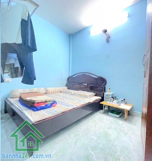 CHỈ 3,9 TỶ – HIẾM! NHÀ ĐẸP LẠC LONG QUÂN P10 – 36m² – NỞ HẬU TÀI LỘC - 3PN, 2WC Kết cấu: 2 Tầng (1 trệt 1 lầu), thiết kế đẹp – 3PN, 2WC Nhà còn rất mới, dọn và ở ngay.