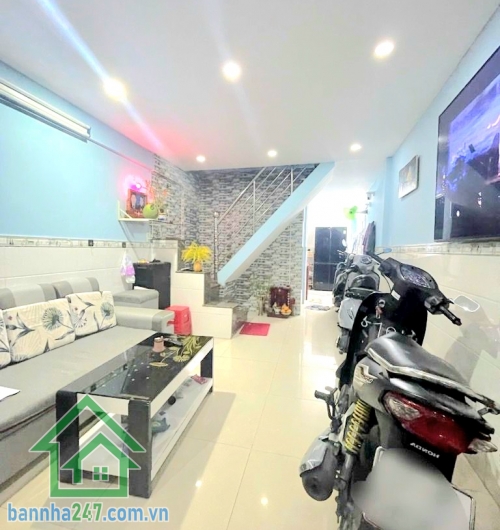 CHỈ 3,9 TỶ – HIẾM! NHÀ ĐẸP LẠC LONG QUÂN P10 – 36m² – NỞ HẬU TÀI LỘC - 3PN, 2WC Kết cấu: 2 Tầng (1 trệt 1 lầu), thiết kế đẹp – 3PN, 2WC Nhà còn rất mới, dọn và ở ngay.