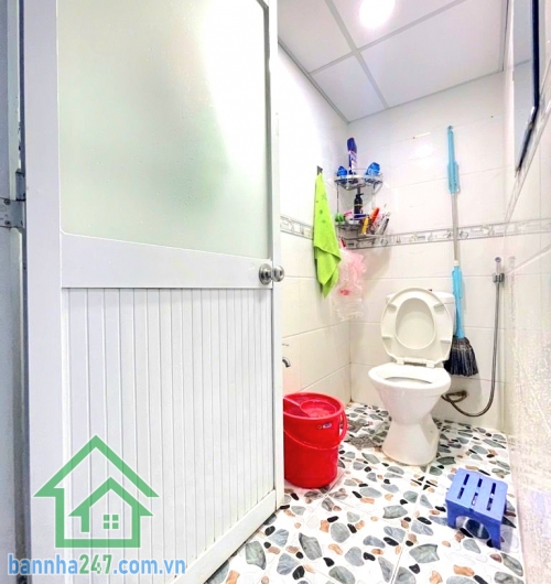 CHỈ 3,9 TỶ – HIẾM! NHÀ ĐẸP LẠC LONG QUÂN P10 – 36m² – NỞ HẬU TÀI LỘC - 3PN, 2WC Kết cấu: 2 Tầng (1 trệt 1 lầu), thiết kế đẹp – 3PN, 2WC Nhà còn rất mới, dọn và ở ngay.