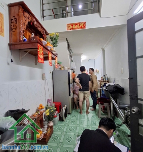 CHỈ 2,1 TỶ – NHÀ 4 TẦNG TẠI TRẦN VĂN QUANG – TÂN BÌNH – CÓ SÂN THƯỢNG, SỔ VUÔNG ĐẸP * Vị trí ngay trung tâm Tân Bình, sát Quận 10, Quận 11, thuận lợi di chuyển.