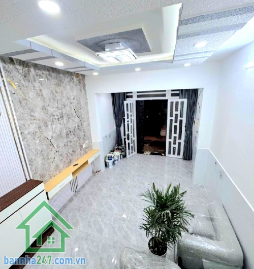 CHỈ 4,95 TỶ – HẺM XE TẢI VIP – NHÀ ĐẸP Ở LIỀN – LÊ VĂN QUỚI – 2 TẦNG BTCT – 2PN, 2WC – DT 4x12m (CN 45m² VUÔNG VỨC) Nhà mới – dọn vào ở ngay. Tặng kèm: 1 máy lạnh + bộ bàn ghế cao cấp. - Kết cấu: Trệt + lầu BTCT, 2PN, 2WC.