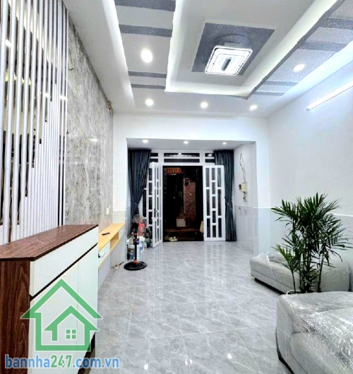 CHỈ 4,95 TỶ – HẺM XE TẢI VIP – NHÀ ĐẸP Ở LIỀN – LÊ VĂN QUỚI – 2 TẦNG BTCT – 2PN, 2WC – DT 4x12m (CN 45m² VUÔNG VỨC) Nhà mới – dọn vào ở ngay. Tặng kèm: 1 máy lạnh + bộ bàn ghế cao cấp. - Kết cấu: Trệt + lầu BTCT, 2PN, 2WC.