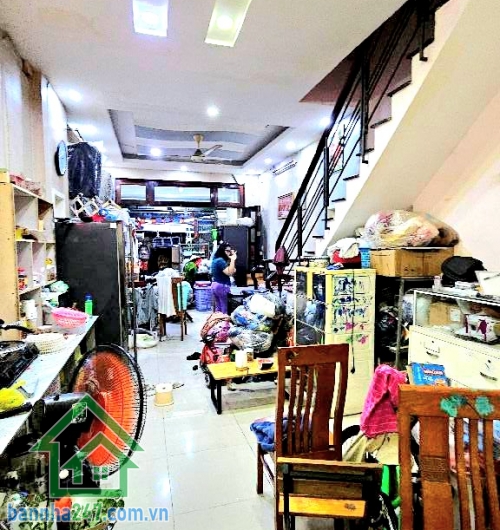 CHỈ 8,7 TỶ – KHU VIP BIỆT THỰ TÂN SƠN NHÌ - HẺM Ô TÔ 6M TRÁNH NHAU – XE TẢI NÉ THOẢI MÁI - 3PN – 2WC Diện tích: 64m² (4x16)m Kết cấu: 2 tầng (1 trệt + 1 lầu)