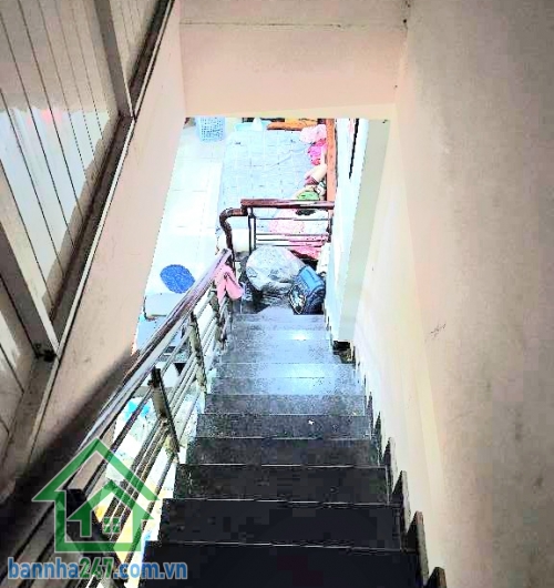 CHỈ 8,7 TỶ – KHU VIP BIỆT THỰ TÂN SƠN NHÌ - HẺM Ô TÔ 6M TRÁNH NHAU – XE TẢI NÉ THOẢI MÁI - 3PN – 2WC Diện tích: 64m² (4x16)m Kết cấu: 2 tầng (1 trệt + 1 lầu)