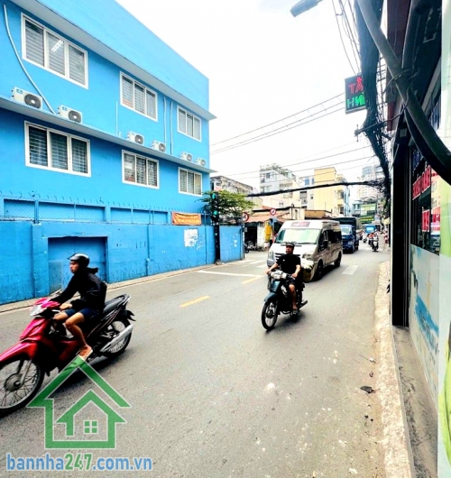 CHỈ 6,9 TỶ - MTKD PHẠM PHÚ THỨ – TT CHỢ VẢI TÂN BÌNH - 3 TẦNG - DTSD: 75M² - 2PN - 2WC GIÁP BÀU CÁT – KHU SẦM UẤT BẬC NHẤT Diện tích: 33m² (3 x 11m) – công nhận đủ. Kết cấu: 3 tầng - 2 PN - 2 WC. Nhà gọn gàng, dễ khai thác kinh doanh