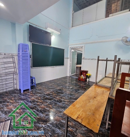 CHỈ 4 TỶ – NHÀ NGAY CHỢ LÊ ĐÌNH CẨN – SÁT KHU TÊN LỬA – HẺM XE HƠI.  DT: 47.6m² (4x12)m – 2 tầng (1 trệt + 1 lửng).  Hẻm xe hơi chạy thông tứ phía, kết nối nhanh Hương Lộ 2 – Mã Lò – Tỉnh Lộ 10.