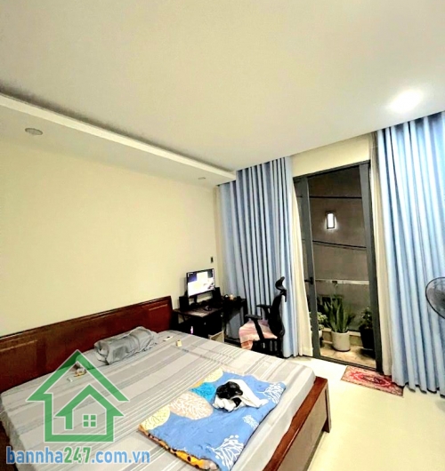 CHỈ 13,x TỶ – NHÀ 4 TẦNG MỚI ĐẸP – HXH TỚI NHÀ – KHU VIP SÂN BAY TÂN SƠN NHẤT - 3PN rộng – 4WC * Diện tích: 56m² * Kết cấu: 4 tầng * Công năng: 3PN rộng – 4WC